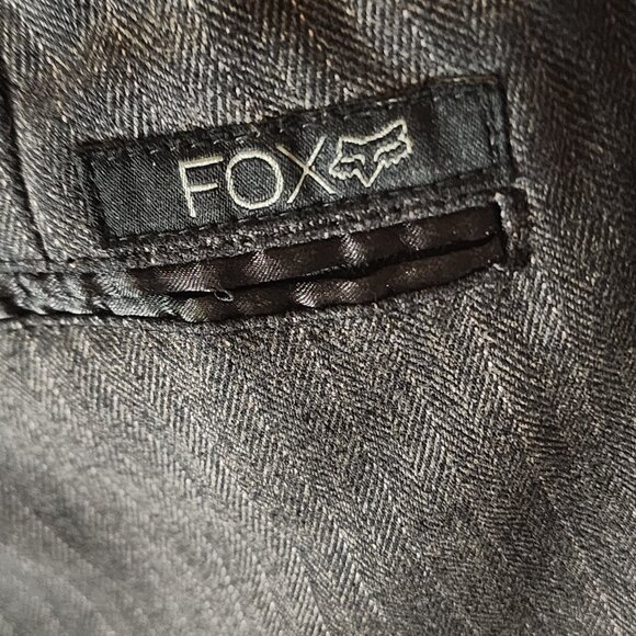 Fox Pinstripe Bermuda Shorts – Size 5 Y2K Career Grunge Style - Picture 6 of 10